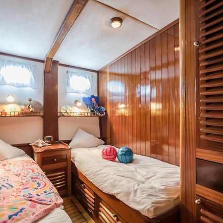 Spacious Yacht Hotel Barcelona City Center 5 Cabins Экстерьер фото