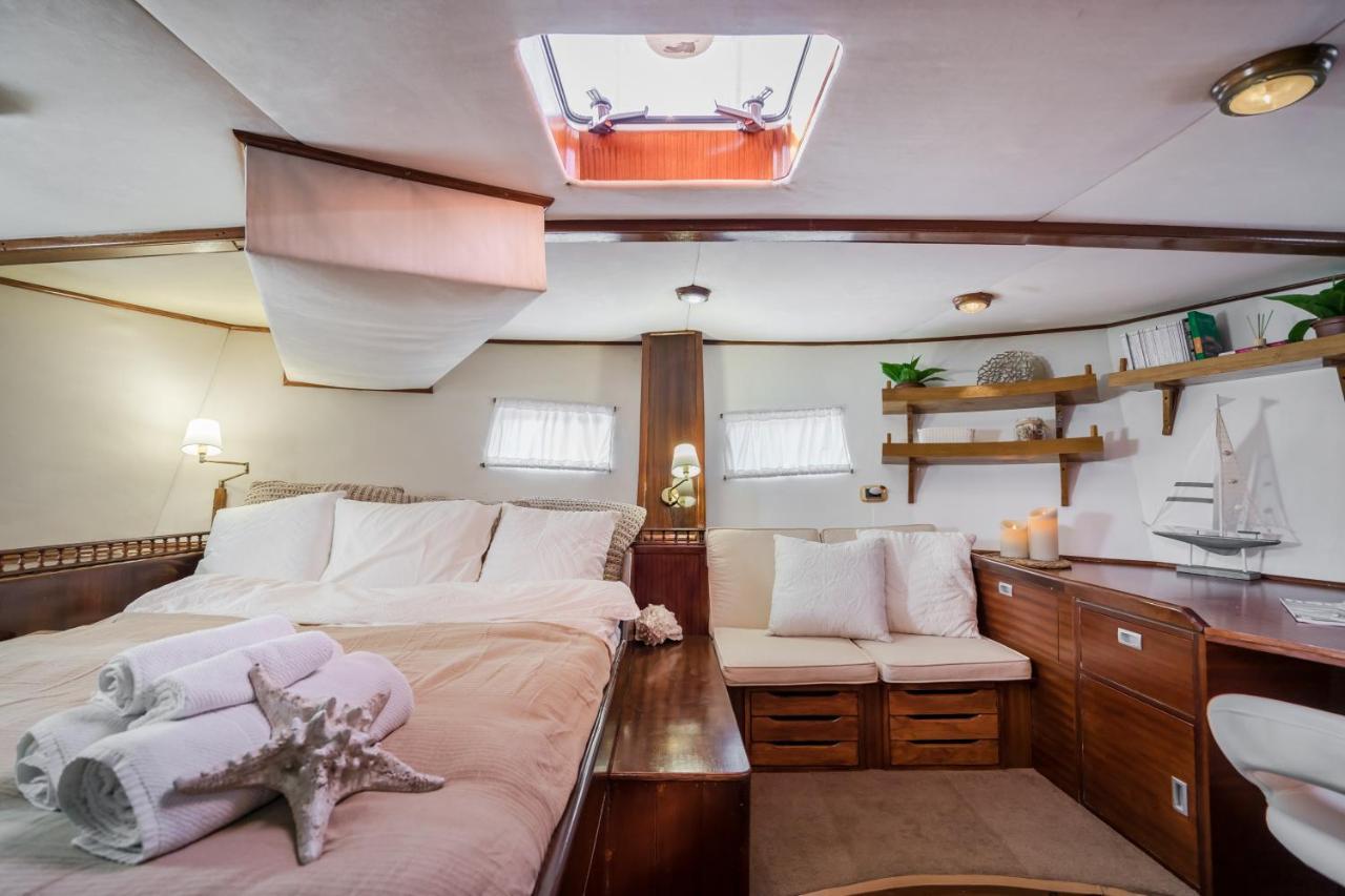 Spacious Yacht Hotel Barcelona City Center 5 Cabins Экстерьер фото