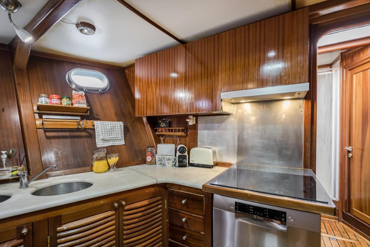 Spacious Yacht Hotel Barcelona City Center 5 Cabins Экстерьер фото