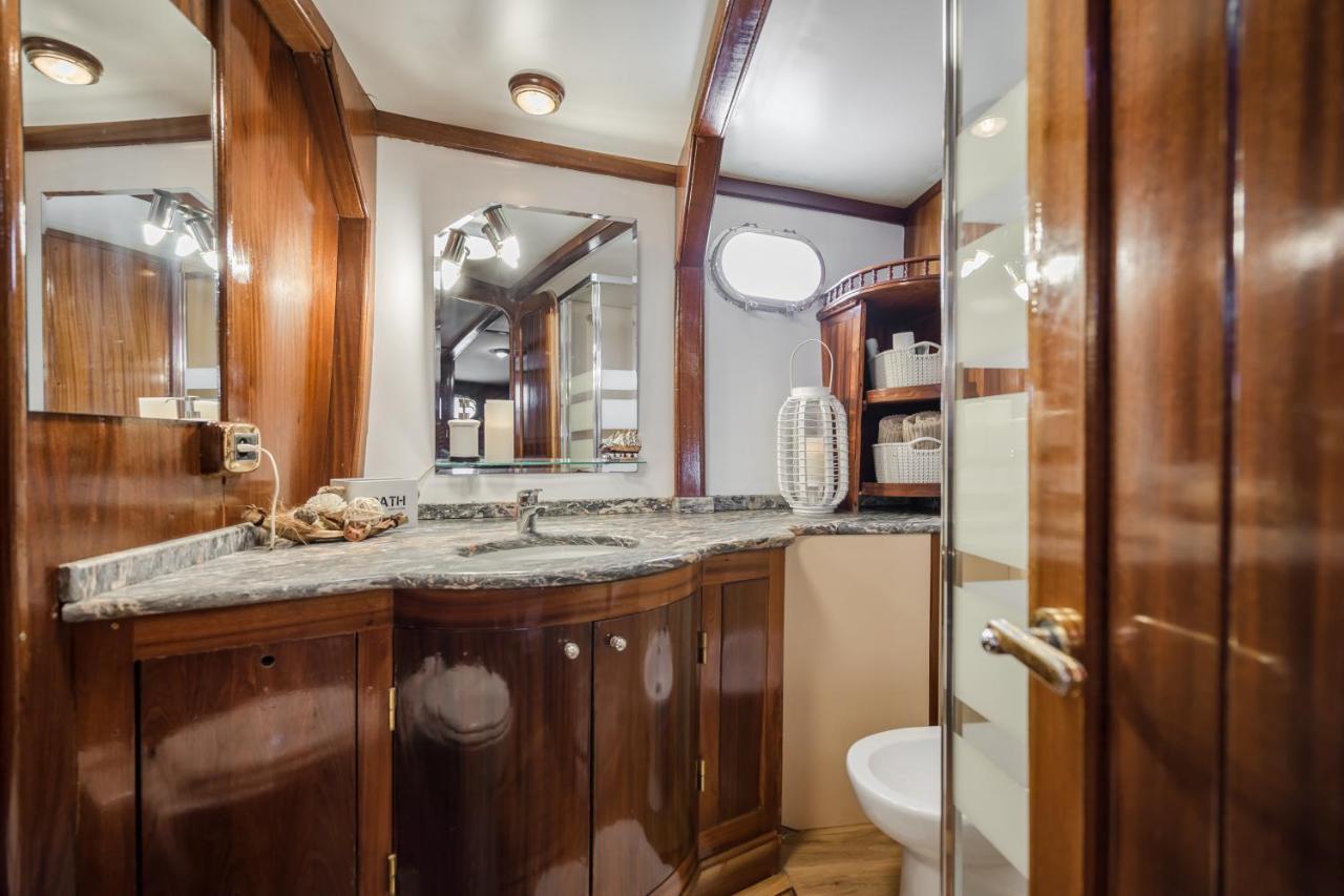 Spacious Yacht Hotel Barcelona City Center 5 Cabins Экстерьер фото