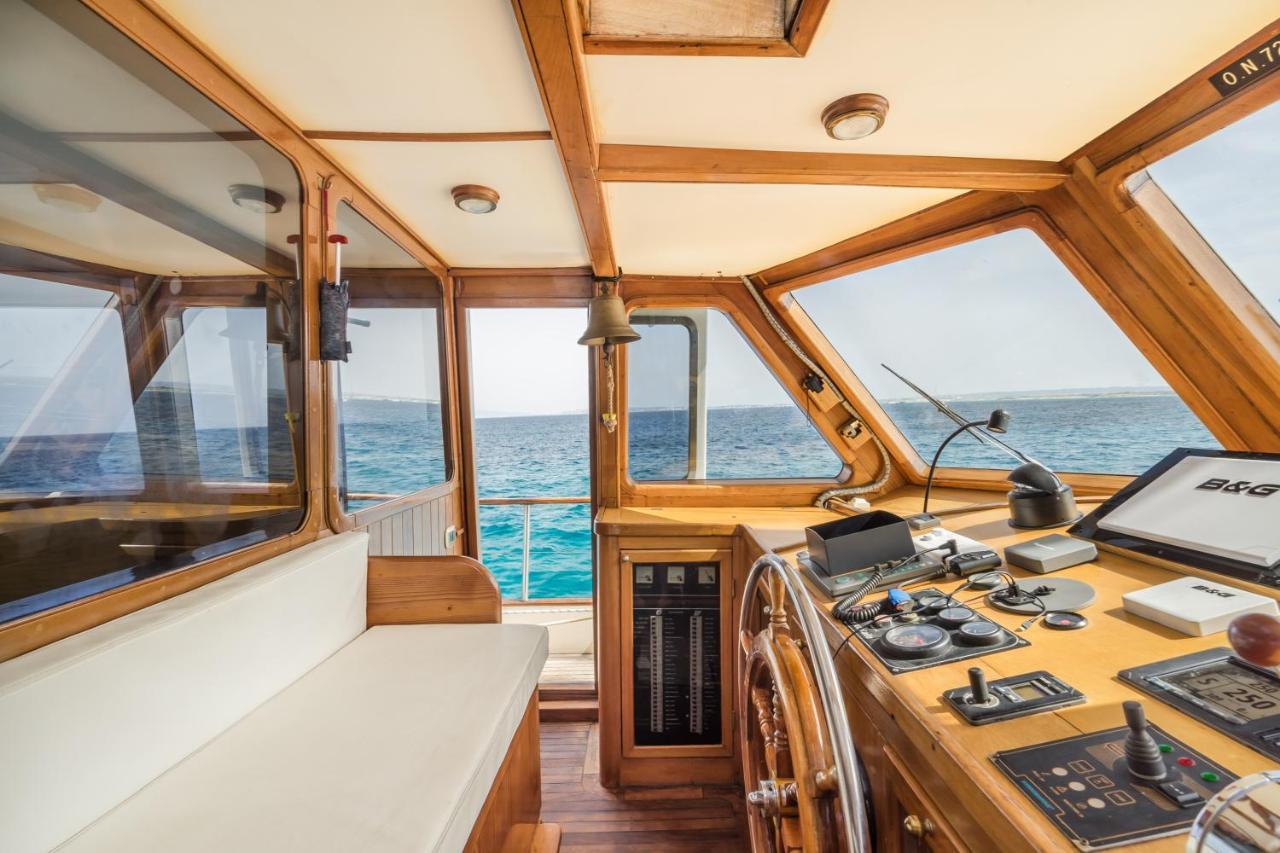Spacious Yacht Hotel Barcelona City Center 5 Cabins Экстерьер фото