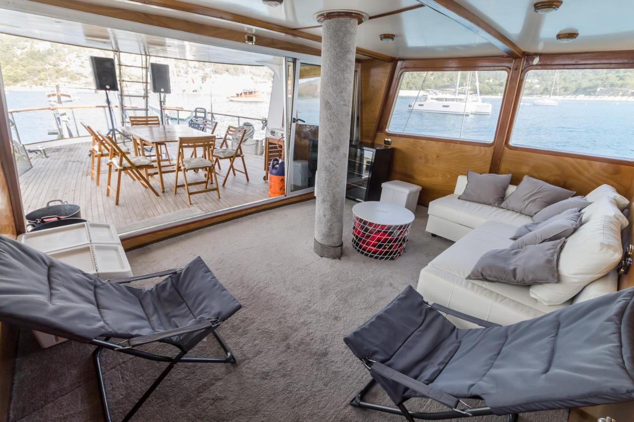 Spacious Yacht Hotel Barcelona City Center 5 Cabins Экстерьер фото