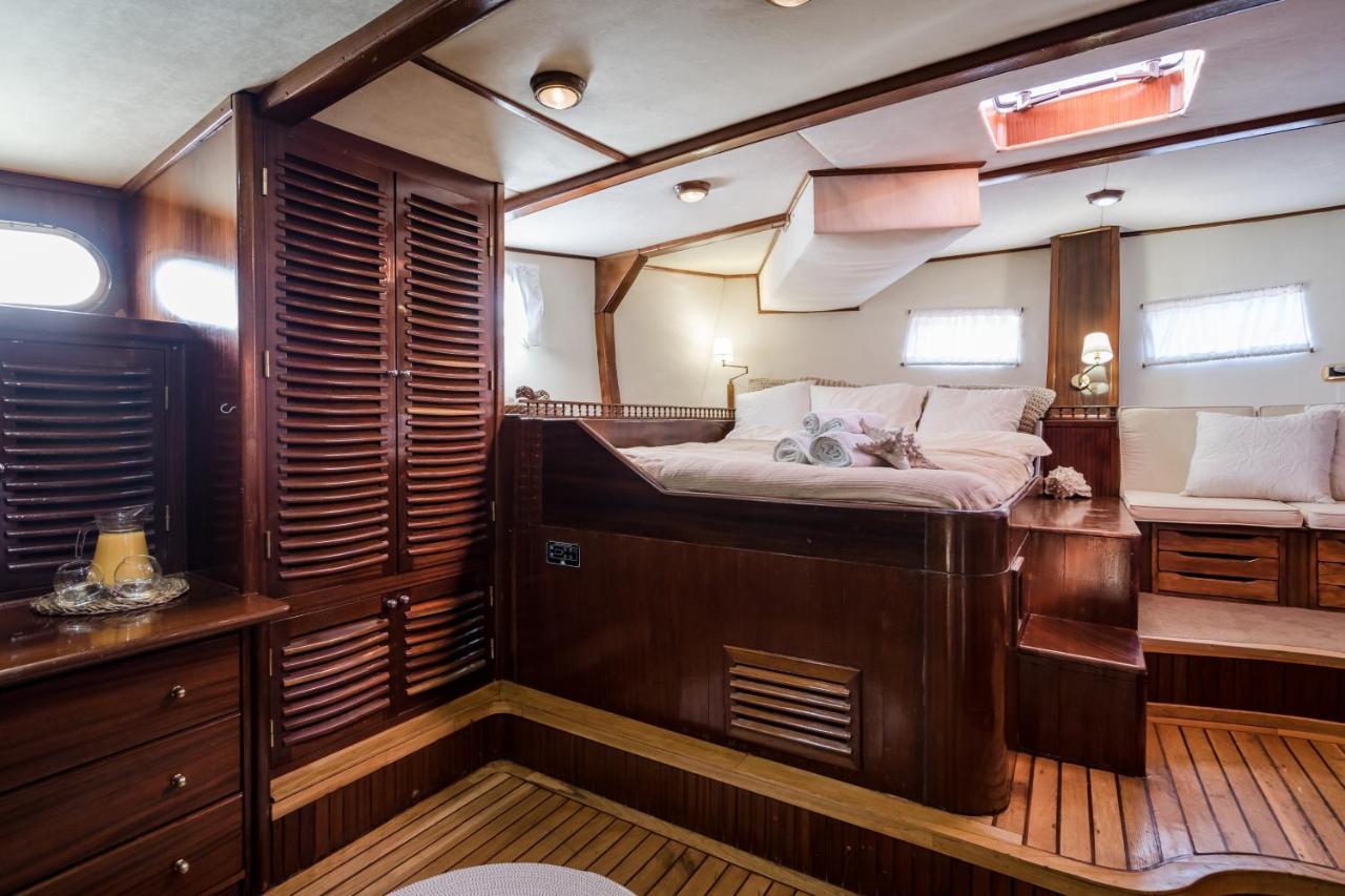 Spacious Yacht Hotel Barcelona City Center 5 Cabins Экстерьер фото