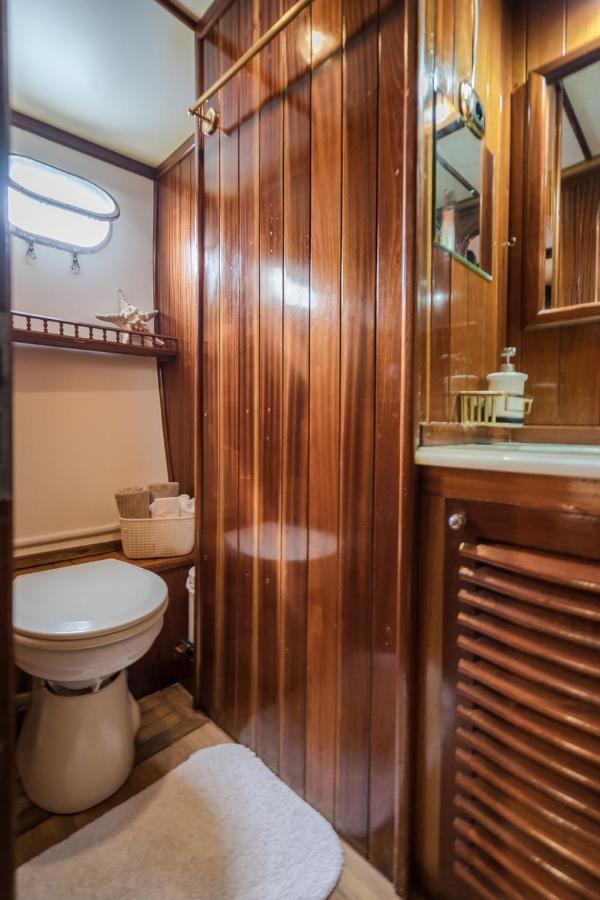 Spacious Yacht Hotel Barcelona City Center 5 Cabins Экстерьер фото